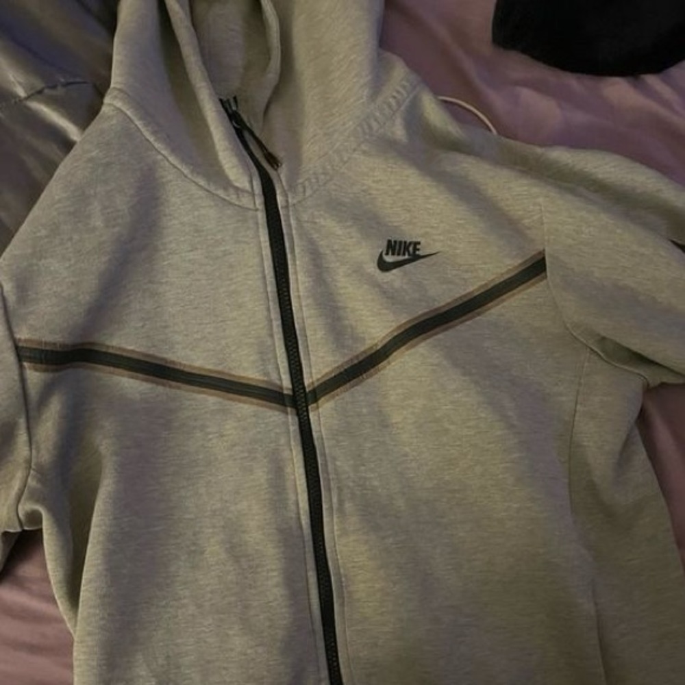 Nike tech - Picture 1 of 1